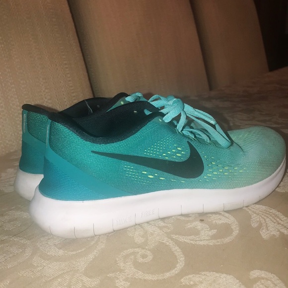 Nike Teal Ombré Free-Run Sneaker (size 7.5) - Picture 4 of 4